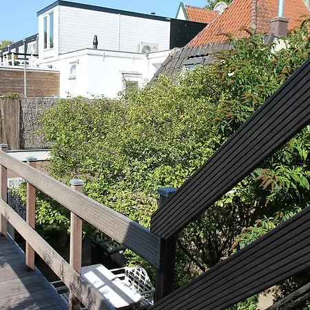 Beautiful Holiday Home By The Sea In Bergen *