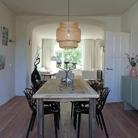 Дом отдыха Beautiful Holiday Home By The Sea In Bergen