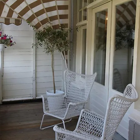 Beautiful Holiday Home By The Sea In Bergen Bergen