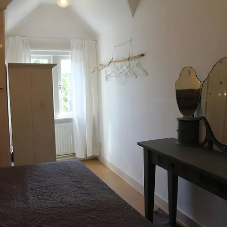 Beautiful Holiday Home By The Sea In Bergen Nyaraló *
