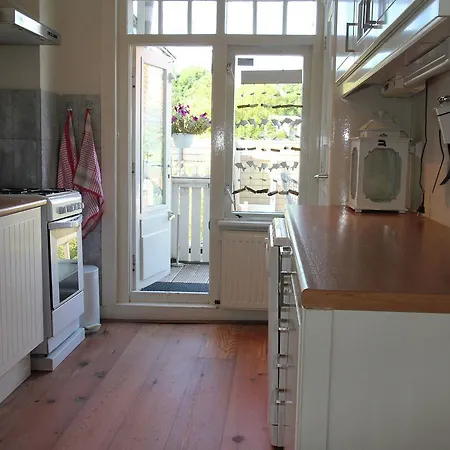 Beautiful Holiday Home By The Sea In Bergen *
