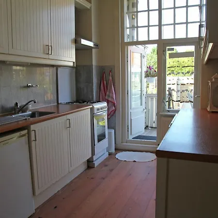 Beautiful Holiday Home By The Sea In Bergen